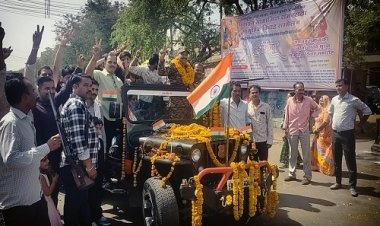 NEWS : 17 वर्षों तक सेना में दी अपनी सेवाएं, अब रविन्द्र राजावत हुए सेवानिवृत्त, नीमच पहुंचने पर भव्य स्वागत के साथ हुआ सम्मान, पढ़े खबर