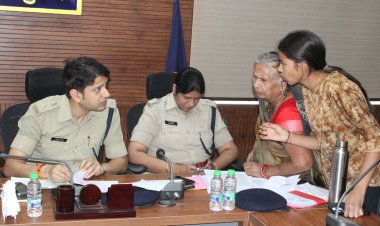 BIG NEWS : मंदसौर पुलिस कंट्रोल रूम पर शिविर का आयोजन, अधिकारियों ने सुनी आमजन की शिकायत एवं समस्या, फिर त्वरित निराकरण भी, एसपी ने संबंधित थाना प्रभारी को दिए ये निर्देश, पढ़े खबर