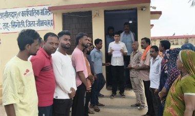 BIG NEWS : रतनगढ़ में सफाईकर्मियों को हटाया, तो इन लोगों में पनपा आक्रोश, दफ्तर के बाहर की नारेबाजी, और मुख्यमंत्री के नाम दिया ज्ञापन, की ये बड़ी मांग, पढ़े खबर