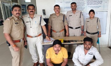 BIG NEWS : नीमच में IPL क्रिकेट पर बड़ा दांव, सूचना पर खाकी ने दी दबिश, मौके से मोबाइल और नगदी जप्त, यादव मंडी का कपील और अनिल भी गिरफ्तार, अब विकास नगर के आशीष सहित इसकी तलाश, पढ़े सिटी पुलिस और सायबर सेल की सयुक्त कार्यवाही से जुड़ी ये खबर