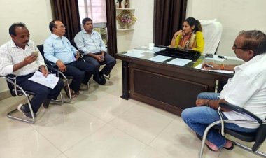 BIG NEWS : अपना घर का सपना होगा साकार, हितग्राहियों को जल्द मिलेंगे प्रधानमंत्री आवास, नीमच नगर पालिका में हाईलेवल बैठक संपन्न, नपाध्यक्ष चौपड़ा ने अधिकारियों को दिए ये निर्देश, पढ़े खबर