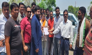 BIG NEWS : बघाना के रहवासियों ने बिजली विभाग के खिलाफ खोला मोर्चा, बीच चौराहे पर दिया धरना, और जमकर किया प्रदर्शन, फिर मांगो को लेकर इन्हें सौंपा ज्ञापन, उग्र आंदोलन की दी चेतावनी, पढ़े खबर