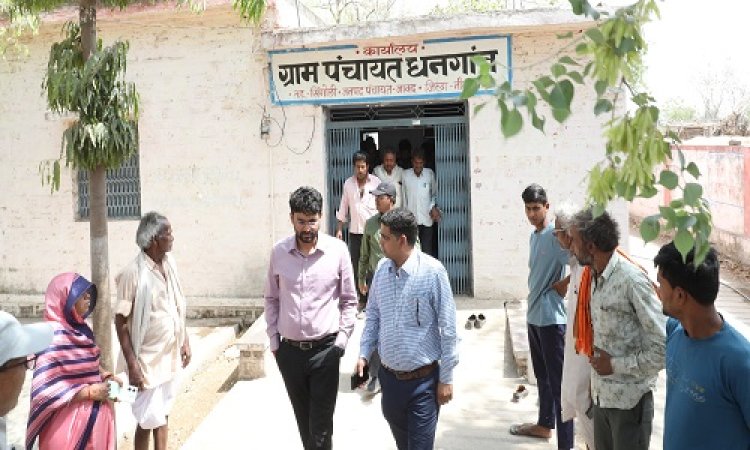 BIG NEWS : सिंगोली तहसील के इस गांव में विशेष शिविर, जिला कलेक्टर हिमांशु चंद्रा ने किया निरिक्षण, ग्रामीणों से की चर्चा, तो सचिव और पटवारी को दिए ये निर्देश, पढ़े खबर