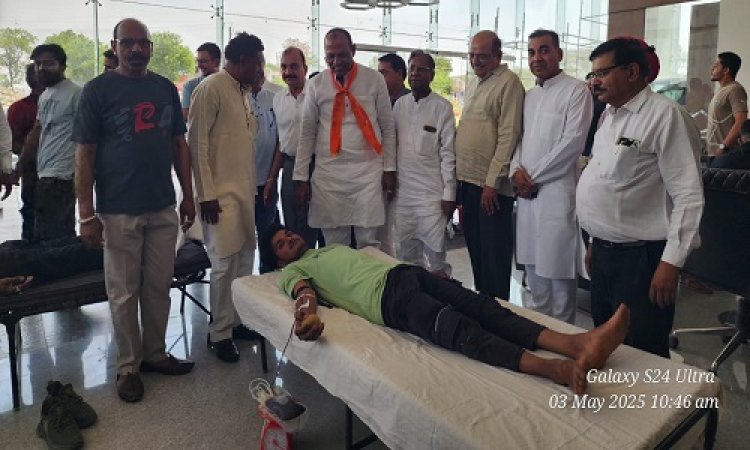 BIG NEWS : भारत विकास परिषद ने रक्तदान की और बढ़ाएं कदम, नीमच में यहां किया शिविर का आयोजन, युवाओं ने बढ़-चढ़कर लिया हिस्सा, ब्लड बैंक के खाते में पहुंचा इतने यूनिट रक्त, पढ़े खबर