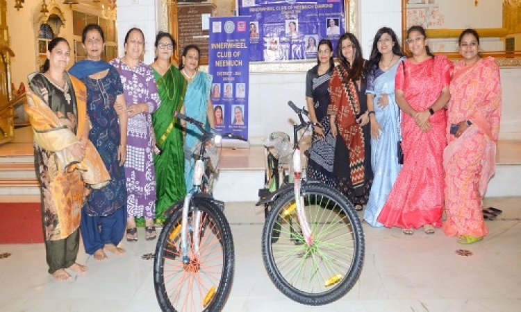 NEWS : सेवा प्रकल्प की और कदम बढ़ाता इनरव्हील क्लब, निर्धन छात्राओं को प्रदान की साइकिल, यहां हुआ विशेष कार्यक्रम का आयोजन, पढ़े खबर
