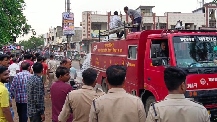 BIG NEWS : चीताखेड़ा में कांग्रेस ने फूंका डिप्टी CM सहित इस मंत्री का पूतला, फायर फाइटर ने की पानी की बौछार, तो पुलिस भी रही तैनात, पढ़े खबर