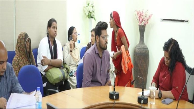 BIG NEWS : कलेक्टोरेट सभाकक्ष में जनसुनवाई, एडीएम ने सुनी 90 से ज्यादा आवेदकों की समस्‍याएं, संबंधित अधिकारियों को दिए निराकरण के निर्देश, पढ़े खबर