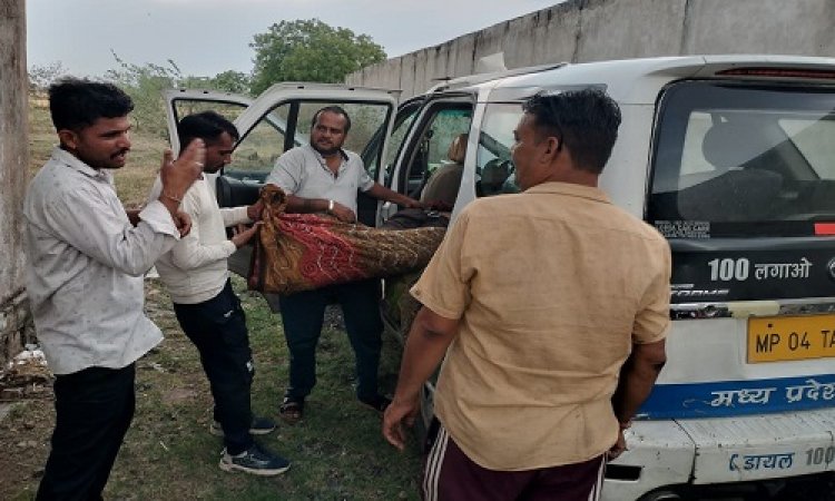 BIG BREAKING : महू-नीमच हाईवे पर भीषण सड़क हादसा, पिकअप ने बाइक सवार को मारी टक्कर, मल्हारगढ़ के जाकिर की दर्दनाक मौत, पुलिस जुटी जांच में, पढ़े खबर