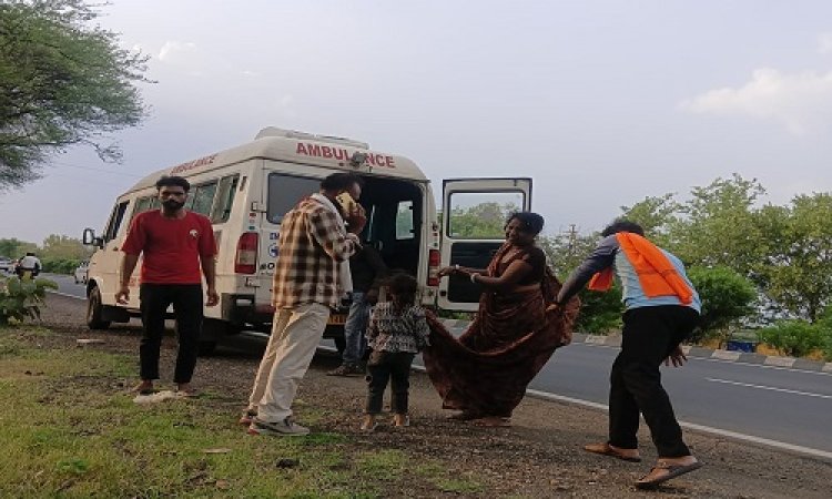 NEWS : असंतुलित होकर रोड़ से नीचे उतरी बाइक, महिला और बच्ची घायल, एम्बुलेंस से मंदसौर किया रेफर, घटना महू-नीमच हाईवे की, पढ़े खबर