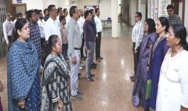 BIG NEWS : कलेक्टोरेट में राष्‍ट्रगॉन, म.प्र. गॉन एवं वन्‍दे मातरम का सामुहिक गायन, फिर इन्हें मिला बेस्‍ट एम्‍पलॉई आफ दी मंथ पुरस्‍कार, अपर कलेक्‍टर ने किया सम्मानित, पढ़े खबर