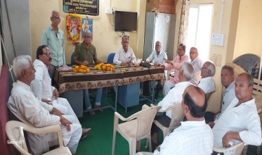 NEWS : पिपलियामंडी में पेंशनर नागरिक महासंघ की मासिक बैठक सम्पन्न, कार्यकाल के संस्मरण किए प्रस्तुत, अंतरराष्ट्रीय कानून के संबंध में दी जानकारी, पढ़े खबर