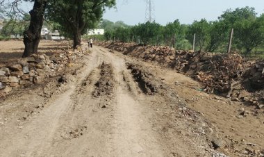 BIG NEWS : पंचायत की सुस्ती, और जिम्मेदारों की अनदेखी किसानों को पड़ रही भारी, अधूरे रोड़ का निर्माण कार्य शुरू कराने की मांग, नहीं हुई सुनवाई, तो ग्रामीण करेंगे आंदोलन, दी बड़ी चेतावनी, मामला दड़ौली ग्राम पंचायत का, पढ़े खबर