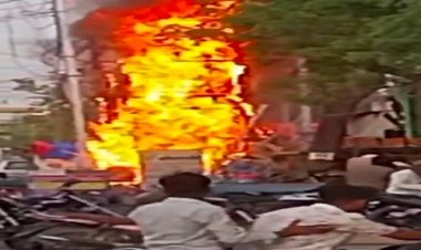 OMG ! बिजली ट्रांसफार्मर में लगी भीषण आग, लपटे देख सहमे लोग, क्षेत्र में अफरा-तफरी का माहौल, ये घटना कुकड़ेश्वर क्षेत्र की, पढ़े खबर