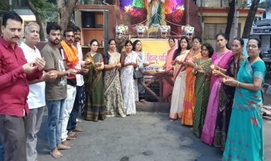 NEWS : अहमदाबाद विमान हादसा, विश्व हिंदू परिषद मातृशक्ति ने दी दिवंगतों को श्रद्धांजलि, दीप प्रज्वलित के बाद किया हनुमान चालीसा का पाठ, नीमच के इस चौराहे पर कार्यक्रम संपन्न, पढ़े खबर