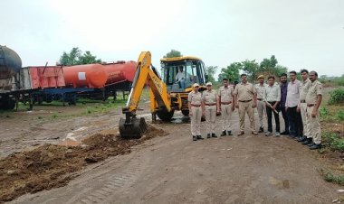 NEWS : राजस्व विभाग एवं पुलिस प्रशासन ने उपकारागृह की आवंटित भूमि से हटवाया अतिक्रमण, वरिष्ठ अधिकारियों के निर्देशन में हुई बड़ी कार्यवाही, पढ़े खबर