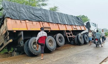 NEWS : सामने से आई बस, तो रोड़ से नीचे उतरा ट्राला, फिर एक साइड से जमीन में धंसा, 11 हजार केव्ही के टकराते ही होती बड़ी घटना, पर ऐसे टल गया हादसा, मामला जीरन-हरवार मार्ग का, पढ़े खबर