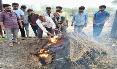 BIG NEWS : करंट की चपेट में आया बेजुबान जानवर, तो हो गई अकाल मौत, फिर पसीजा ग्रामीणों का दिल, इस अधिकारियों की मौजूदगी में विधि-विधान से किया अंतिम संस्कार, घटना जीरन थाना क्षेत्र की, पढ़े खबर