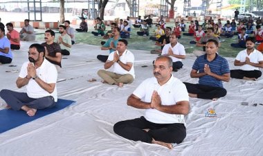 NEWS : अंतरराष्ट्रीय योग दिवस, मनासा मंडी परिसर में विशेष कार्यक्रम संपन्न, जनप्रतिनिधियों और अधिकारियों ने किया सामूहिक योगाभ्यास, पढ़े खबर