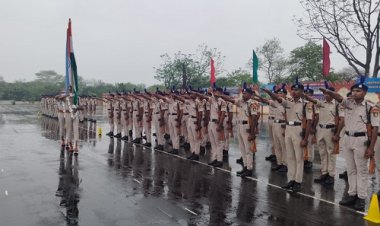 BIG NEWS : नीमच CRPF में नवनियुक्त सिपाहियों का शपथ ग्रहण समारोह, अनुशासन, परम्परा के साथ शारीरिक दक्षता और हथियारो के संचालन का दिया प्रशिक्षण, अब देश सेवा के लिए तैयार ये जवान, पढ़े खबर