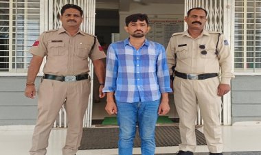 BIG NEWS : लक्जरी कार में नशे की तस्करी, सूचना मिलते ही नीमच सिटी पुलिस ने घेरा, फिर डोडाचूरा की बड़ी खैप जप्त, आरोपी नरेश भी गिरफ्तार, पढ़े खबर