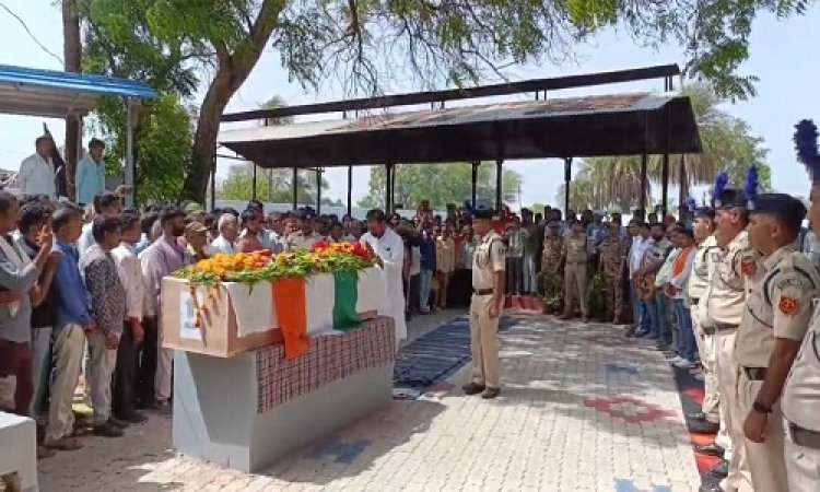 BIG NEWS : अज्ञात वाहन की टक्कर से सीआरपीएफ जवान की मौत, गृहग्राम मनासा में निकाली अंतिम यात्रा, गॉड ऑफ ऑनर के साथ दी सलामी, पढ़े खबर