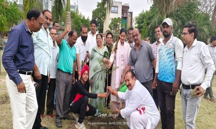 NEWS : गौरव दिवस पर नीमच में यहां हुआ खास कार्यक्रम, जनप्रतिनिधियों और रहवासियों ने किया पौधारोपण, विधायक व नपाध्यक्ष सहित ये रहें मौजूद, पढ़े खबर