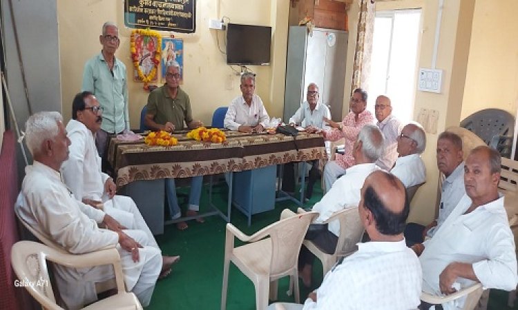 NEWS : पिपलियामंडी में पेंशनर नागरिक महासंघ की मासिक बैठक सम्पन्न, कार्यकाल के संस्मरण किए प्रस्तुत, अंतरराष्ट्रीय कानून के संबंध में दी जानकारी, पढ़े खबर