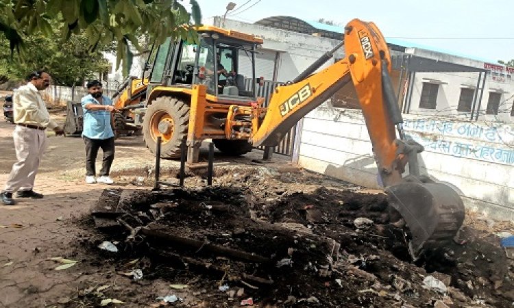 NEWS : बारिश के पहले नीमच नगर पालिका का महाअभियान, शहर के इस नाले की सालों बाद हुई सफाई, तीन दिनों में निकाला 20 ट्रॉली कचरा, पढ़े खबर