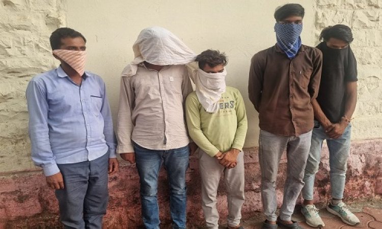 BIG NEWS : ब्लैक मेलर्स पर भानपुरा पुलिस ने कसा शिकंजा, पांच आरोपी गिरफ्तार, वाहन और मोबाइल सहित हजारों की नगदी जप्त, मामला मनोहरलाल धाकड़ से जुड़ा, पढ़े खबर