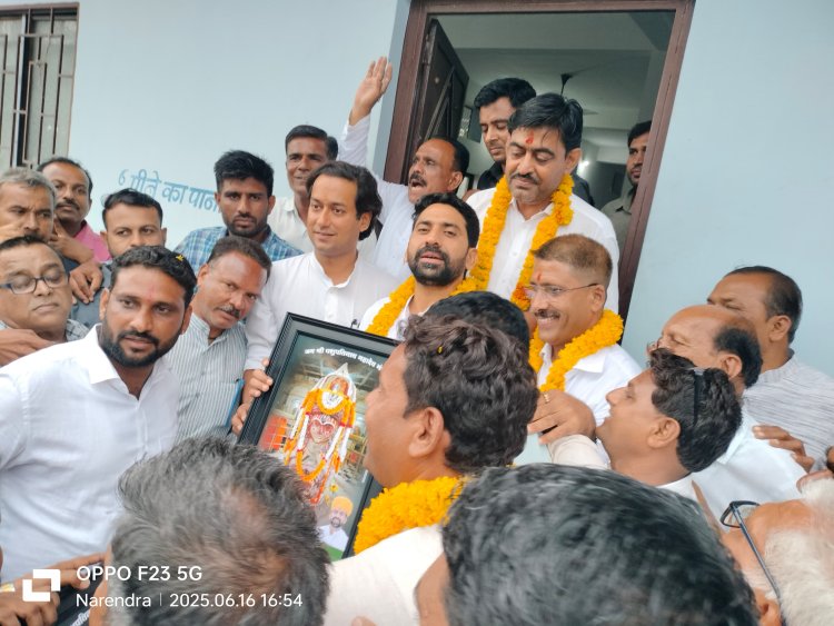 BIG NEWS : मंदसौर कांग्रेस जिला अध्यक्ष की दौड़,एक दर्जन नामो की चर्चा जोरो पर,पर्यवेक्षक कार्यकर्ताओ की राय जानने में लगे,हुई बैठक तीन नमो पर जोर,पढ़े ये खबर