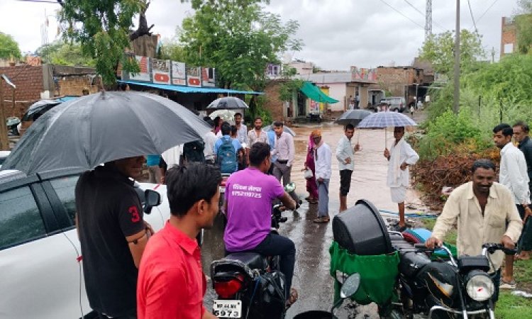 NEWS : नीमच जिले में मौसम ने ली करवट, मनासा में भी जोरदार बारिश, इस गांव में आवागमन बाधित, पढ़े खबर