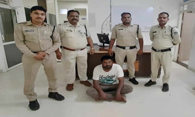 NEWS : धोखाधड़ी के मामले में आरोपी फरार, अब कैंट और बघाना T.I के नेतृत्व में बड़ी कार्यवाही, गठित टीम ने नेमीचंद को किया गिरफ्तार, पढ़े खबर