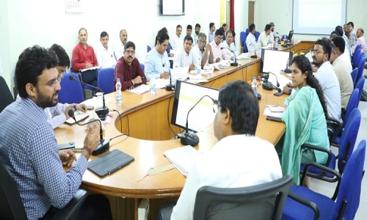 BIG NEWS : जल गंगा संवर्धन अभियान, सभाकक्ष में हुई हाईलेवल बैठक, जिला कलेक्टर हिमांशु चंद्रा ने अधिकारियों को दिए निर्देश, अब सात दिनों में पूरे करने होंगे ये सभी कार्य, पढ़े खबर