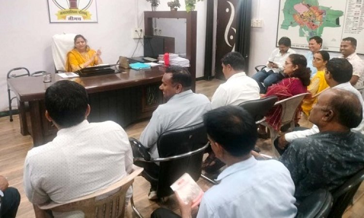 BIG NEWS : एक्शन मोड में नगर पालिका CMO दुर्गा बामनिया, शाखा प्रभारियों से की वन टू वन चर्चा, जिम्मेदारी पूर्वक दायित्व का निर्वहन करने की कहीं बात, अधिकारी-कर्मचारियों को दिए ये निर्देश, पढ़े खबर