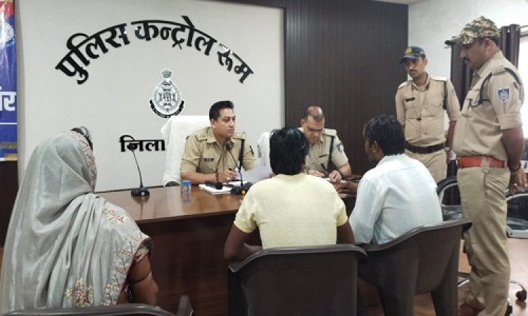 BIG NEWS : नीमच पुलिस कंट्रोल रूम पर जनसुनवाई एवं CM हेल्पलाईन शिविर, SP अंकित जायसवाल ने सुनी आमजन की समस्या, अधिकारियों को निराकरण के दिए निर्देश, पढ़े खबर