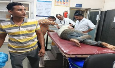 NEWS : महू-नीमच हाइवे पर हादसा, बाइक सवार को अज्ञात वाहन ने मारी टक्कर, गंभीर घायल को इन्होंने पहुंचाया जिला अस्पताल, जांच में जुटी वायडी नगर थाना पुलिस, घटना मंदसौर की, पढ़े खबर