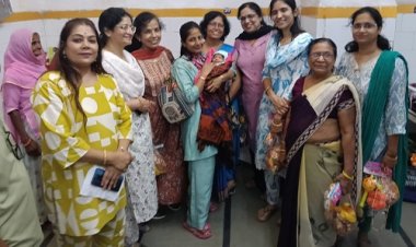 NEWS : आराध्या ने किया बेटियों को जन्म देने वाली माताओं का सम्मान, गुड़, दलिया और सौठ सहित ये सामग्री की भेंट, एडवोकेट शिवानी जैन ने कहां- आज बेटी है, तो कल आप है, पढ़े खबर