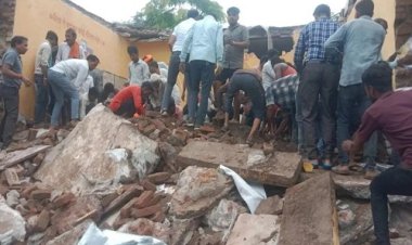 BIG NEWS : झालावाड़ के इस गांव में दर्दनाक हादसा, सरकारी स्कूल की छत गिरी, इतने मासूम बच्चों की अकाल मौत, तो कई घायल भी हुए, मौके पर प्रशासनिक और पुलिस अधिकारी, रेस्क्यू जारी, पढ़े खबर