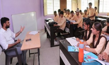 BIG NEWS : जिला कलेक्टर हिमांशु चंद्रा पहुंचे ग्राम पालसोड़ा और भंवरासा, इन स्‍कूलों का किया निरीक्षण, विद्यार्थियों के बीच बैंच पर बैठकर अध्‍यापन कार्य का लिया जायजा, फिर दिए ये निर्देश, पढ़े खबर