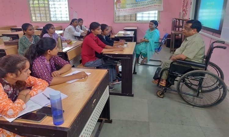 NEWS : जाजू कन्या महाविद्यालय में दीक्षारंभ समारोह का दूसरा दिन, छात्राओं की सक्रिय सहभागिता दिखी, वरिष्ठ प्राध्यापक ने बताई कॉलेज की उपलब्धियां, संकायों एवं विषयों की जानकारी भी दी, पढ़े खबर