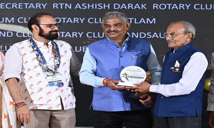 WOW ! रोटरी क्लब के पूर्व अध्यक्ष विजय जोशी का सम्मान, डिस्ट्रिक्ट गवर्नर के हाथों मिला ये अवॉर्ड, इंदौर में खास कार्यक्रम संपन्न, नीमच ने कुछ यूं भी हासिल की बड़ी उपलब्धि, पढ़े खबर