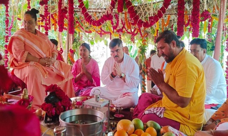BIG NEWS : गुरु पूर्णिमा पर्व, लेवड़ा के श्री शिव-शक्ति धाम पर उमड़ा आस्था का सैलाब, समाजसेवी अशोक अरोरा ने की पूजा-अर्चना, गुरु का लिया आशीर्वाद, पढ़े खबर