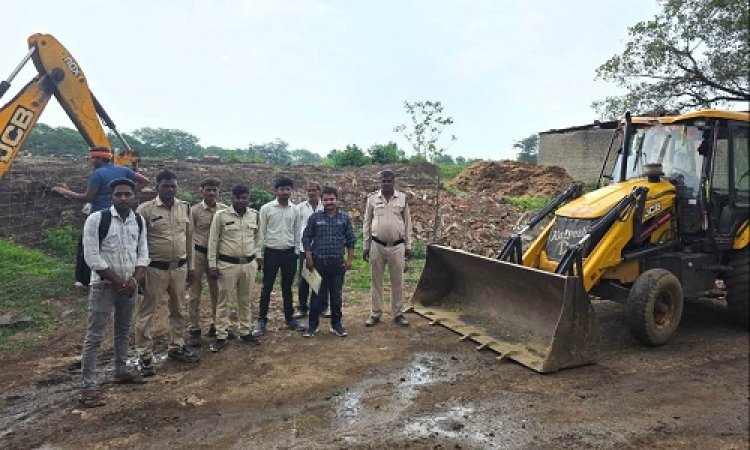NEWS : मनासा क्षेत्र के इस गांव में पहुंची प्रशासन की टीम, शासकीय भूमि से हटाया अवैध अतिक्रमण, करोड़ों की जमीन कराई मुक्त, पढ़े खबर