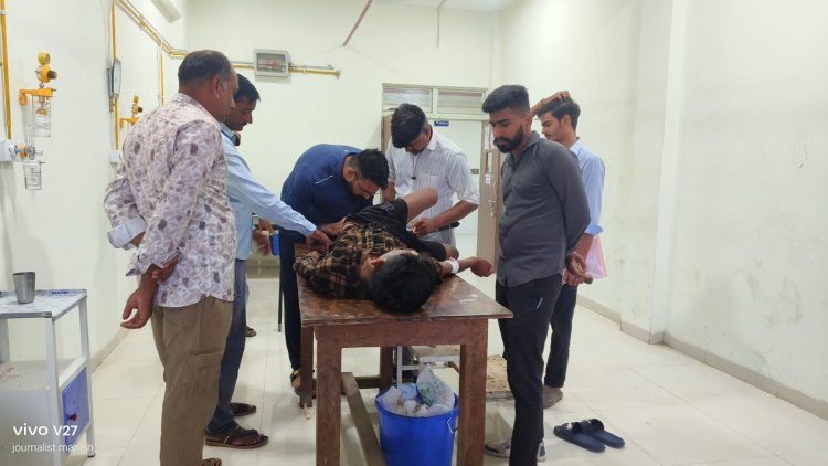 OMG ! राह चलते बालक को सांप ने डसा, उपचार के बाद मनासा से जिला अस्पताल रैफर, फिलहाल खतरा टला, घटना मनासा के खेमपुरा गांव की, पढ़े खबर