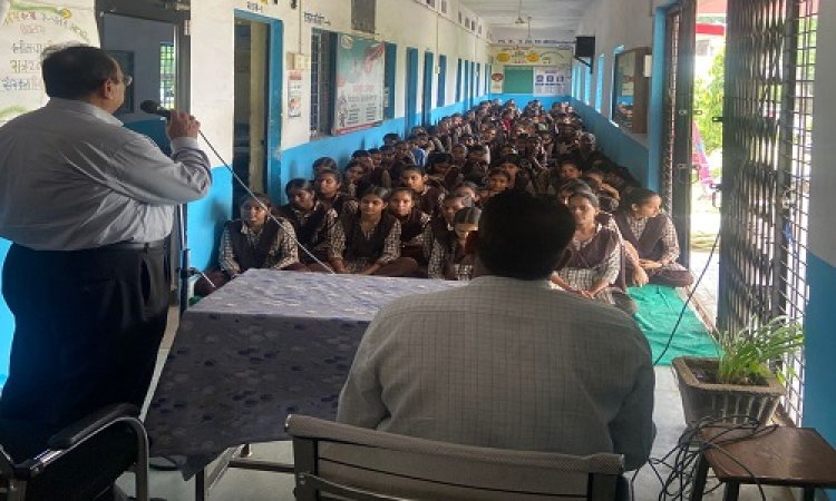 BIG NEWS : जीरन के शासकीय कन्या विद्यालय पहुंची चिकित्सकों की टीम, स्वास्थ्य कार्यक्रम और टीकाकरण अभियान के संबंध में दी अहम जानकारिया, छात्राओं को कुछ यूं किया जागरूक, पढ़े खबर