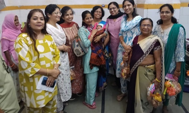 NEWS : आराध्या ने किया बेटियों को जन्म देने वाली माताओं का सम्मान, गुड़, दलिया और सौठ सहित ये सामग्री की भेंट, एडवोकेट शिवानी जैन ने कहां- आज बेटी है, तो कल आप है, पढ़े खबर