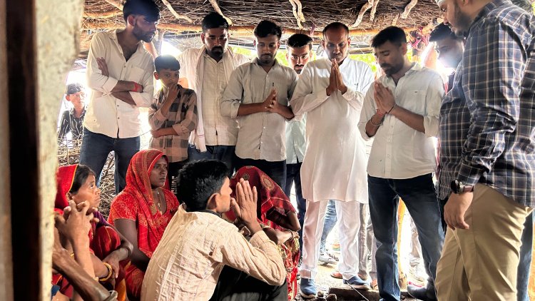 BIG NEWS : झालावाड़ जिले में स्कूल की छत गिरने का मामला, NSUI प्रदेश अध्यक्ष व विधायक ने घटनास्थल का किया निरिक्षण, परिजनों से की मुलाकात, अल्पेश गोस्वामी बोले, यह हादसा नहीं, सिस्टम की हत्या, पढ़े खबर
