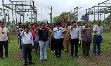 NEWS : मनासा विद्युत वितरण केंद्र परिसर में हुआ सेफ्टी ड्रिल का आयोजन, कर्मचारियों को दिलाई सुरक्षा की शपथ, पढ़े खबर