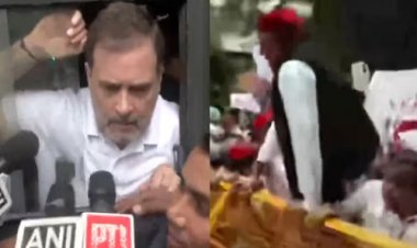 BIG BREAKING : राहुल, प्रियंका हिरासत में, बैरिकेड से कूदे अखिलेश...! विपक्षी सांसदों के मार्च को दिल्ली पुलिस ने रोका, बीच सड़क पर इन्होंने की नारेबाजी, पढ़े खबर