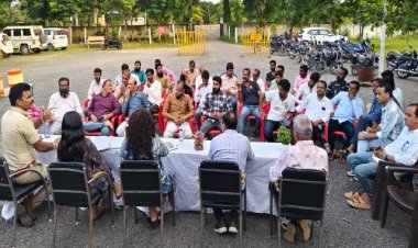 NEWS : आगामी त्यौहारों को लेकर रामपुरा थाना परिसर में शांति-समिति की बैठक संपन्न, अधिकारियों ने दिए ये निर्देश, पढ़े खबर